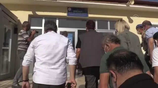 Bakan yardımcıları İnce ve Işıkgece, yangında zarar gören alanlarda incelemede bulundu