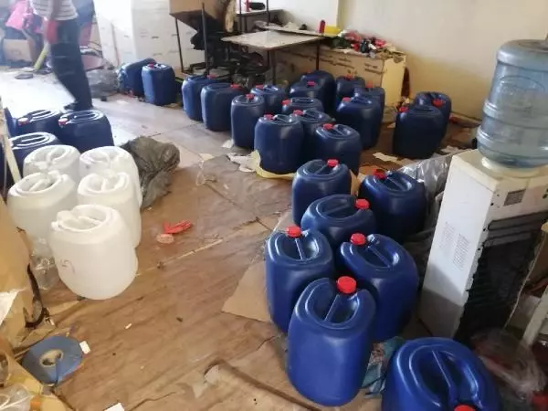 BAŞAKŞEHİR'DE UYUŞTURUCU ÜRETİMİNDE KULLANILAN 3 TON HAM MADDE ELE GEÇİRİLDİ