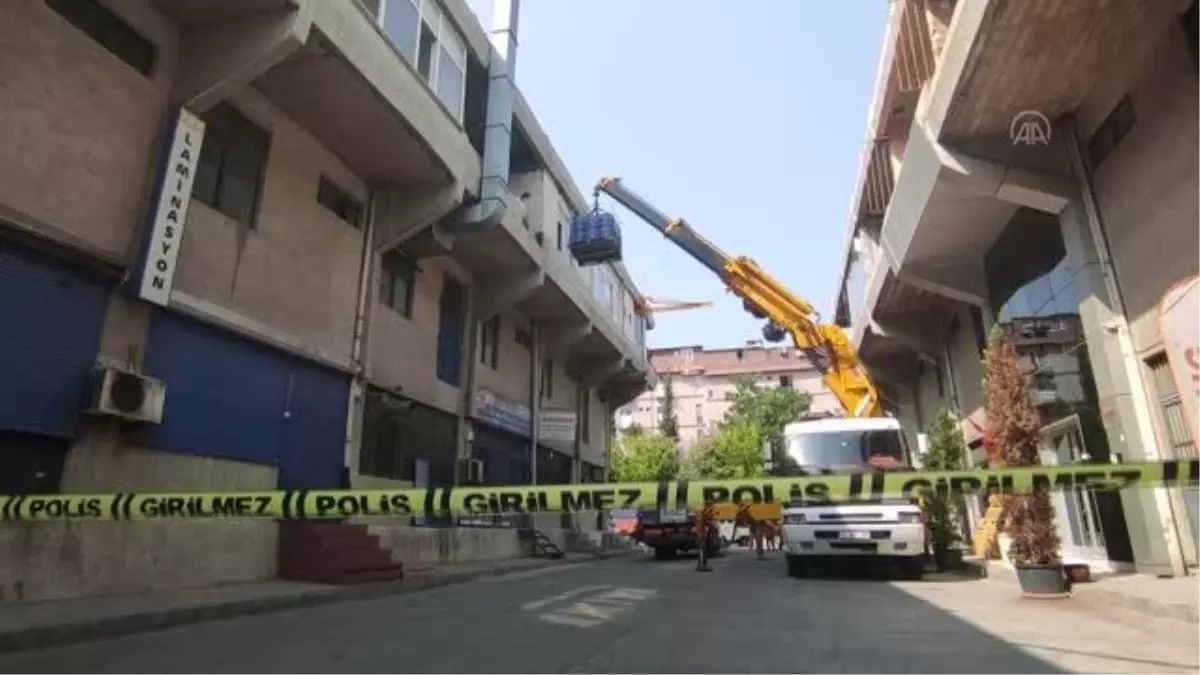 Başakşehir'de uyuşturucu yapımında kullanılan 3 ton kimyasal madde ele geçirildi (2)