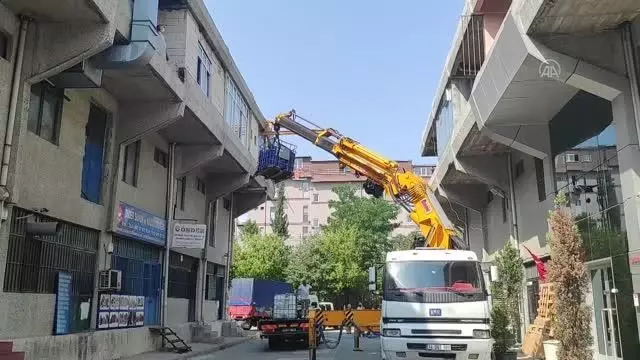 Başakşehir'de uyuşturucu yapımında kullanılan 3 ton kimyasal madde ele geçirildi (2)