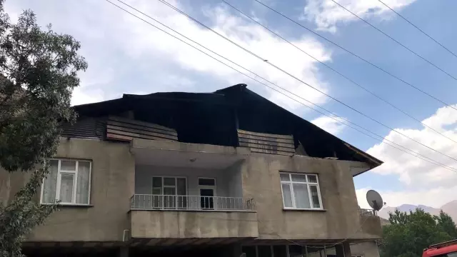 Çatak'ta çatı yangını