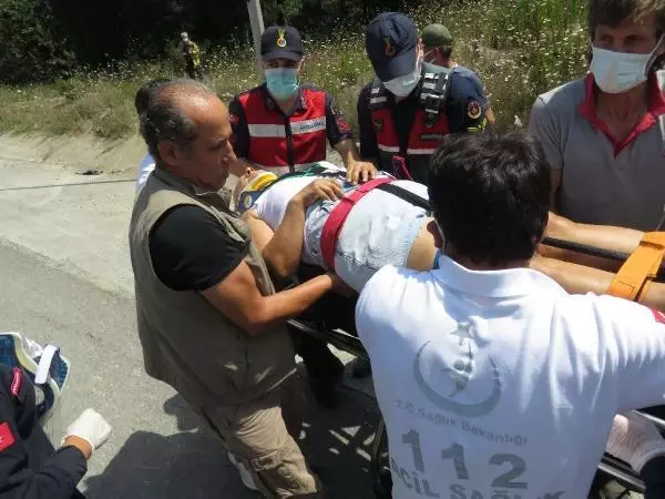 ÇEKMEKÖY'DE KONTROLDEN ÇIKAN OTOMOBİL ORMANLIK ALANA UÇTU: 1 YARALI