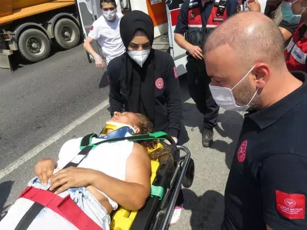 ÇEKMEKÖY'DE KONTROLDEN ÇIKAN OTOMOBİL ORMANLIK ALANA UÇTU: 1 YARALI