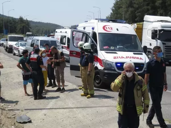 ÇEKMEKÖY'DE KONTROLDEN ÇIKAN OTOMOBİL ORMANLIK ALANA UÇTU: 1 YARALI