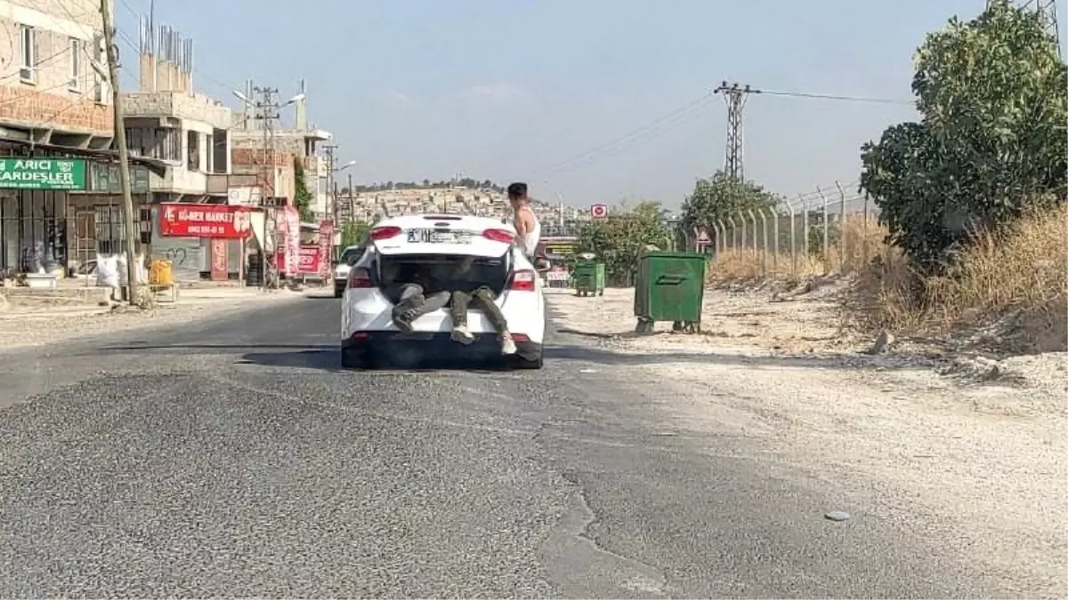 Çocukların bagajda tehlikeli yolculuğu kamerada