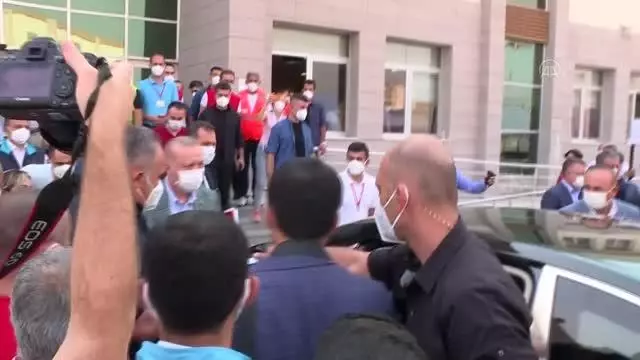 Cumhurbaşkanı Erdoğan, izcileri izci selamıyla selamladı