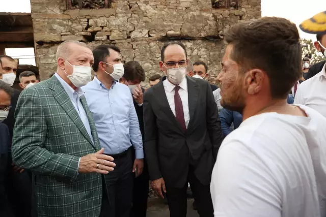 Cumhurbaşkanı Erdoğan, Manavgat'ta orman yangınından etkilenen vatandaşlarla bir araya geldi
