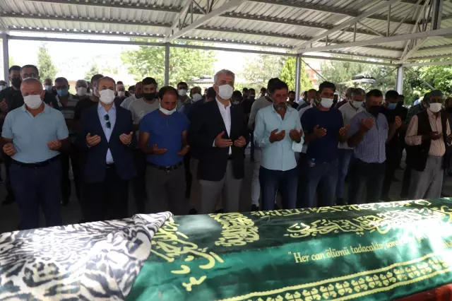 Trafik kazasında hayatını kaybeden kadın toprağa verildi