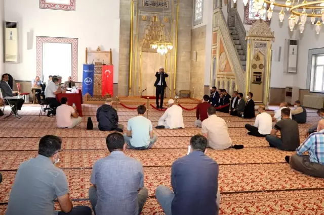 Ezanı en güzel şekilde okumak için yarıştılar