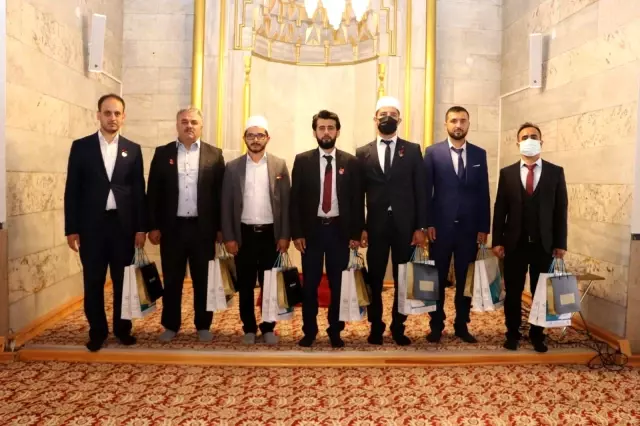 Ezanı en güzel şekilde okumak için yarıştılar