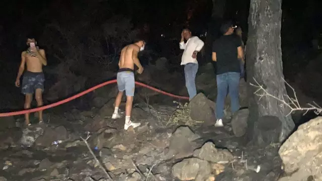 Son dakika haberi Fethiyeliler yangını söndürmek için seferber oldu