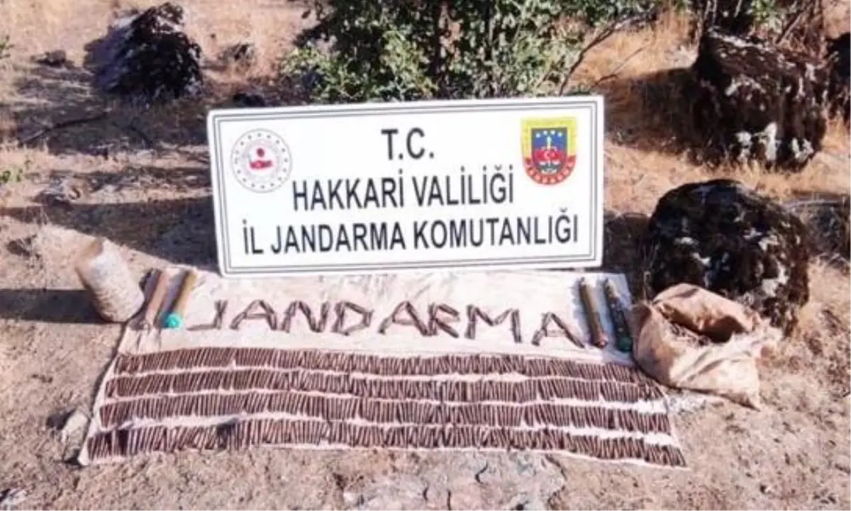 Hakkari'de terör örgütü PKK'ya yönelik operasyonda arazide mühimmat bulundu