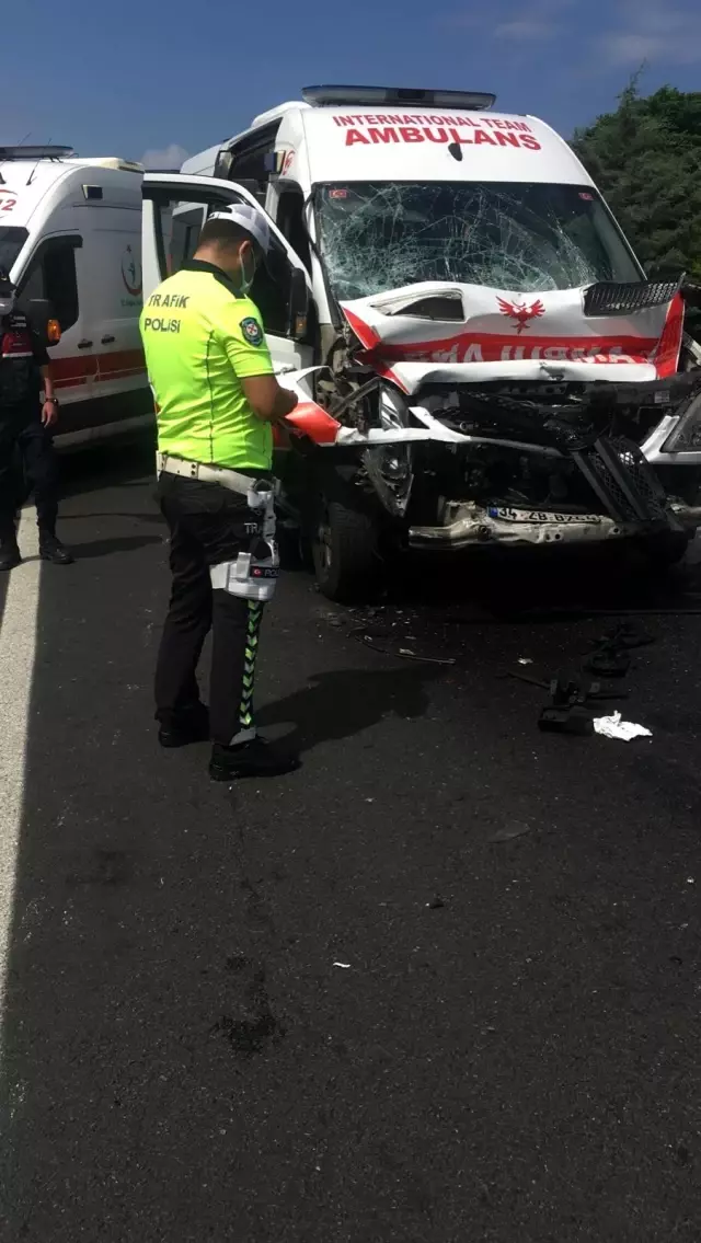 Son dakika: Hasta taşıyan ambulans kaza yaptı: 6 yaralı