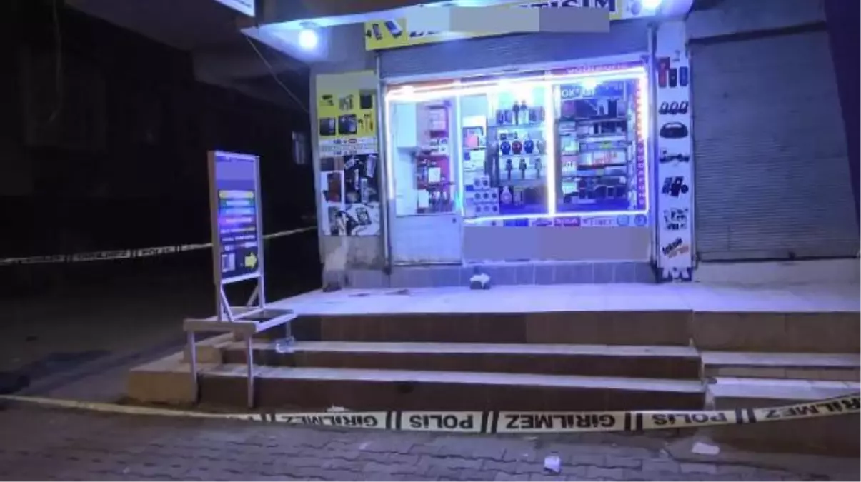 İŞ YERİNİN ÖNÜNDE, SİLAHLI SALDIRIDA YARALANDI