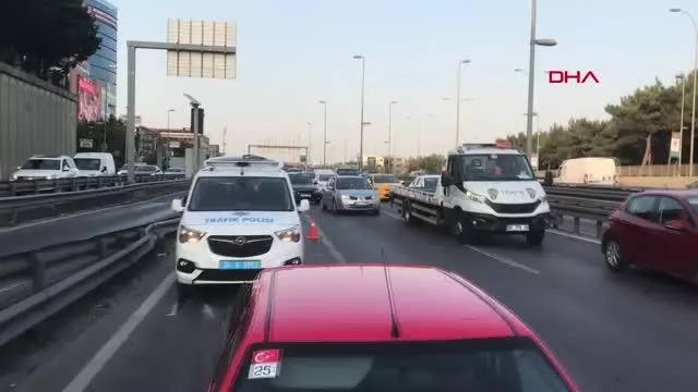 D-100 Karayolu'nda panelvan minibüs takla attı, trafik durma noktasına geldi