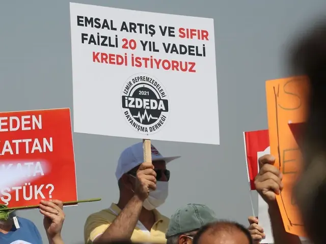 İzmir'de bazı depremzedeler emsal artışı talebiyle eylem yaptı