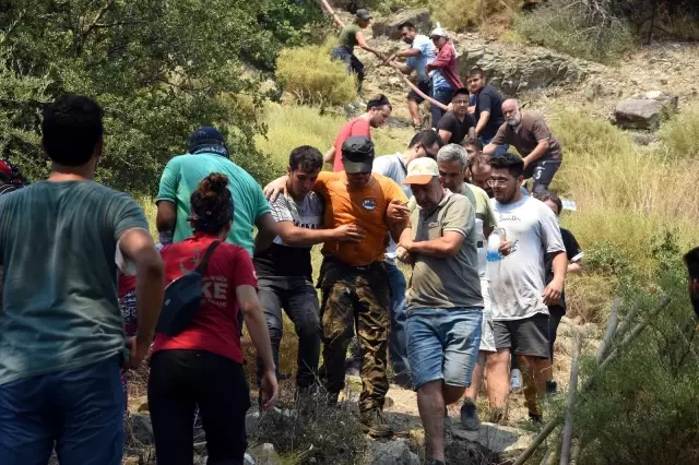 Kimisi şişeyle söndürdü, kimisi hortumu tuttu, kimisi su taşıdı
