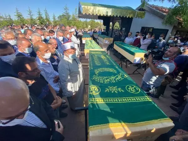 7 KİŞİNİN CENAZELERİ TOPRAĞA VERİLDİ