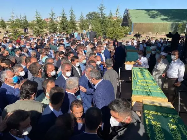 7 KİŞİNİN CENAZELERİ TOPRAĞA VERİLDİ
