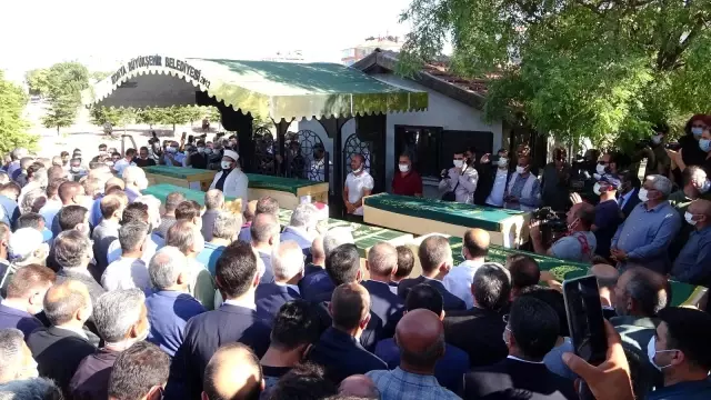 Son dakika haberleri: Adalet Bakanı Gül ve Kurtulmuş'tan katledilen ailenin yakınlarına taziye ziyareti