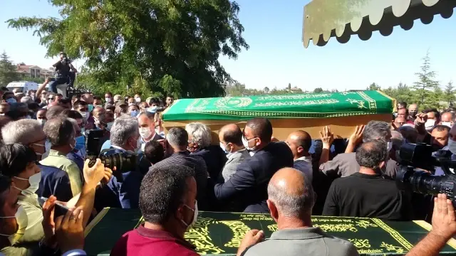 Son dakika haberleri: Adalet Bakanı Gül ve Kurtulmuş'tan katledilen ailenin yakınlarına taziye ziyareti