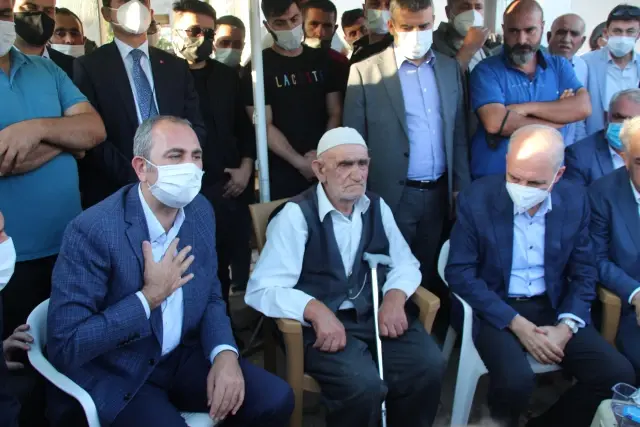 Son dakika haberleri: Adalet Bakanı Gül ve Kurtulmuş'tan katledilen ailenin yakınlarına taziye ziyareti