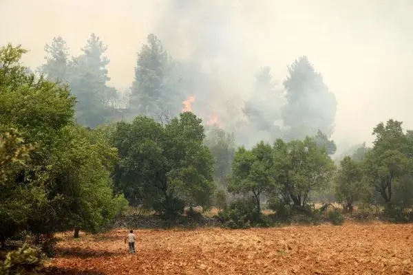 Son dakika: Manavgat'taki büyük yangın 4'üncü gününde; 2 orman işçisi yaşamını yitirdi (12)