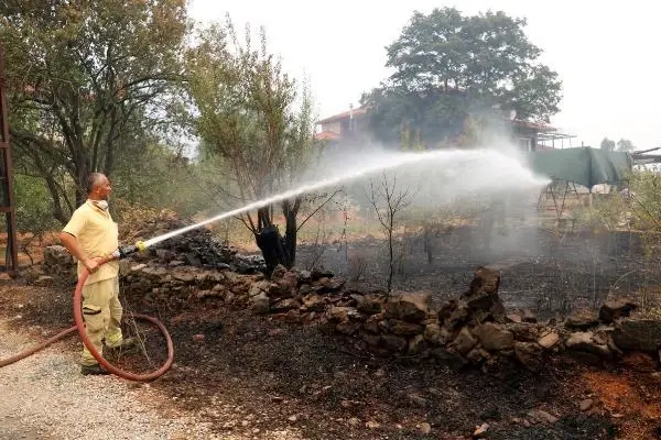 Son dakika: Manavgat'taki büyük yangın 4'üncü gününde; 2 orman işçisi yaşamını yitirdi (12)