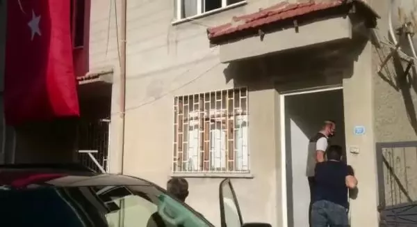 ŞEHİDİN ÇAY'DAKİ EVİNE BAYRAK ASILDI