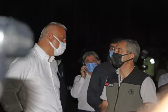 Son dakika haber | Marmaris'te incelemede bulunan Bakan Ersoy: Bu akşam itibarıyla rüzgar lehimize