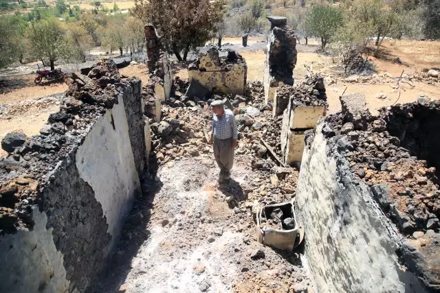 Orman yangınında evi kullanılamaz hale gelen mahalle sakini, üzüntüsünü anlattı
