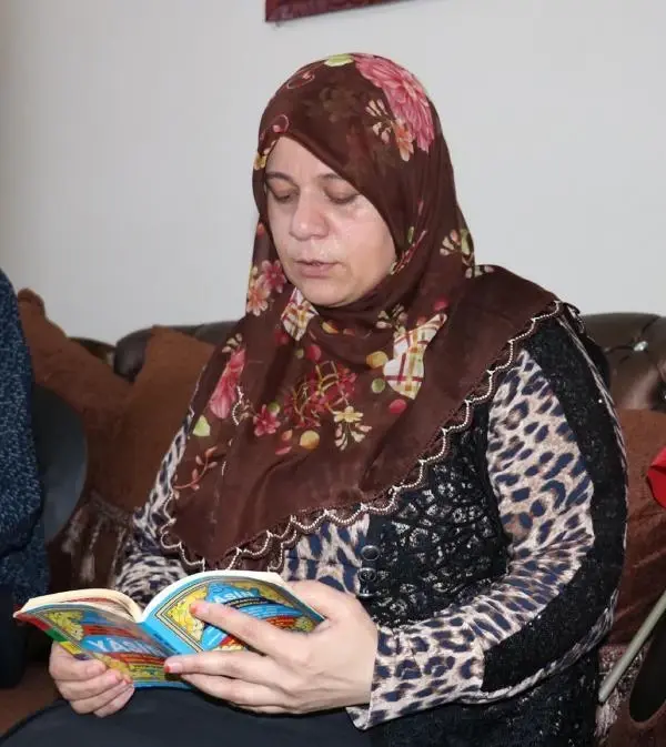 MİLLİ BOKSÖR MALKAN'IN ANNESİ, OĞLUNUN MÜSABAKASINI HEYECANDAN İZLEYEMEDİ