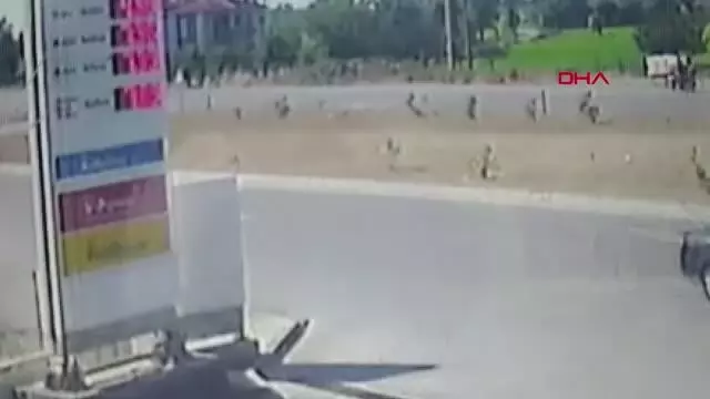 Son dakika haber | MOTOSİKLET SÜRÜCÜSÜNÜN ÖLDÜĞÜ KAZA KAMERADA