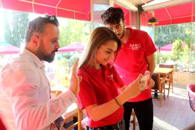 Müşterilerin fotoğraf isteğine çözümü böyle buldu