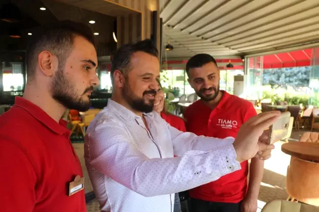 Müşterilerin fotoğraf isteğine çözümü böyle buldu