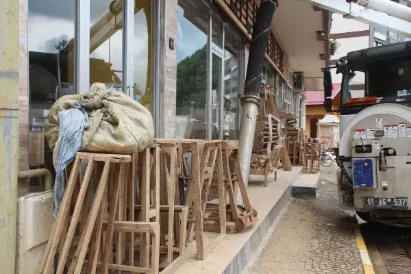 RİZE VE ARTVİN'DE SELİN İZLERİ SİLİNİYOR, KAYIP 2 KİŞİ ARANIYOR