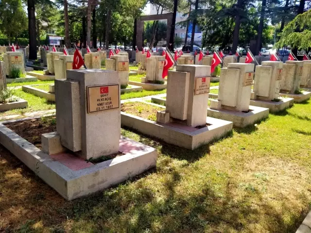 Son dakika haberi: Şehit oğlunun mezarına 24 yıldır toz kondurmuyor