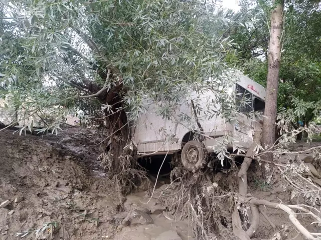 Sel felaketinden son anda kurtarılan kadın konuştu: Hiçbir şeyimiz kalmadı