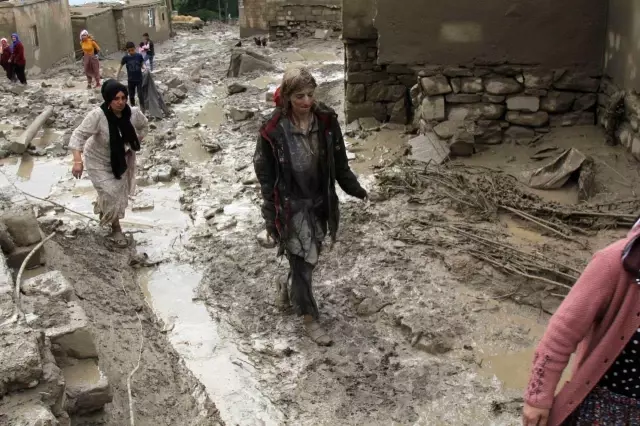 Sel felaketinden son anda kurtarılan kadın konuştu: Hiçbir şeyimiz kalmadı