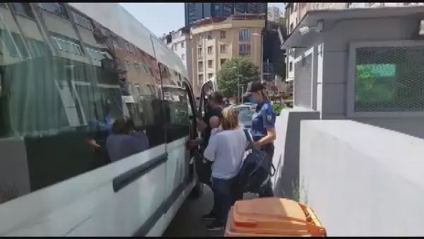 Son dakika... ŞİŞLİ'DE TRAFİK IŞIKLARINDAKİ HIRSIZLIK KAMERADA