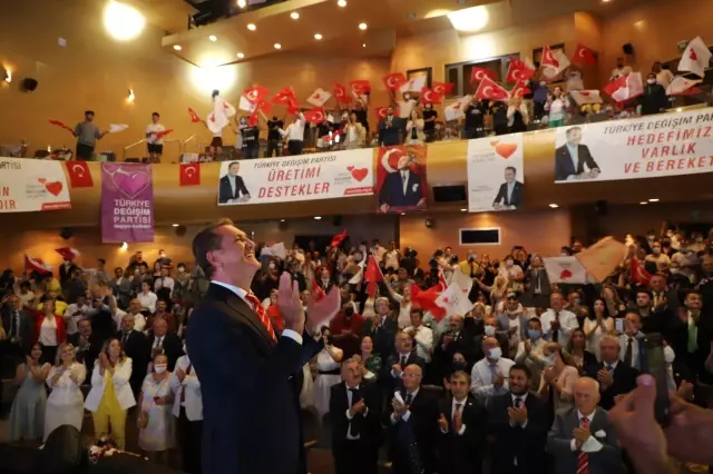 TDP Genel Başkanı Sarıgül, partisinin İzmir 1. Olağan Kongresi'ne katıldı