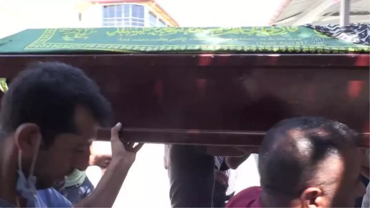 Trafik kazasında hayatını kaybeden kadın toprağa verildi
