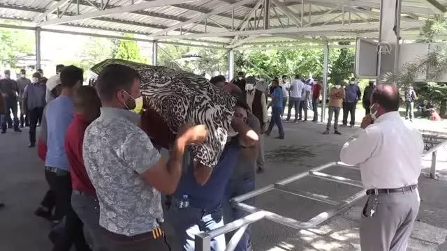 Trafik kazasında hayatını kaybeden kadın toprağa verildi