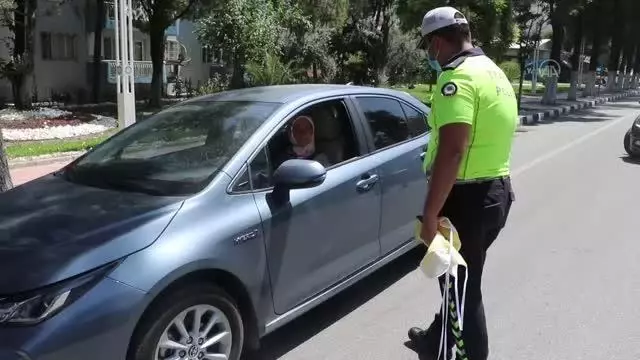 Son dakika haberleri! Trafik polisleri kadın sürücülere ve motosikletlilere yönelik farkındalık etkinliği düzenledi