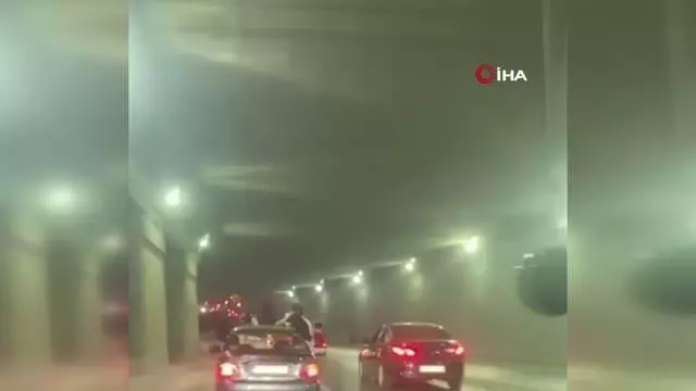 Trafikte terör estiren magandalar, yol kapatıp alay çekti