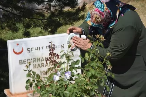 TÜRKİYE'NİN ŞEHİT BEBEĞİ BEDİRHAN VE ANNESİ, MEZARI BAŞINDA ANILDI