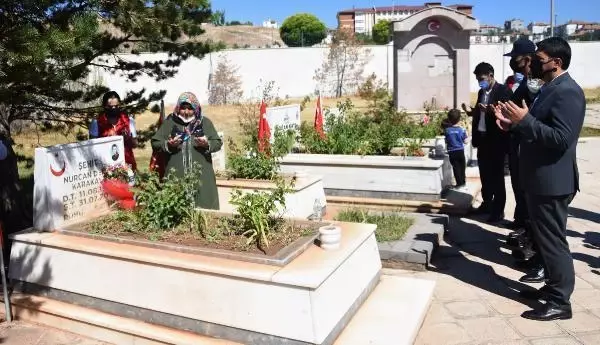 TÜRKİYE'NİN ŞEHİT BEBEĞİ BEDİRHAN VE ANNESİ, MEZARI BAŞINDA ANILDI