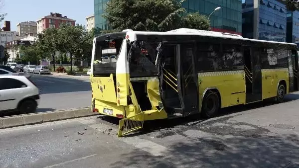 Ümraniye'de kamyonla özel halk otobüsü çarpıştı
