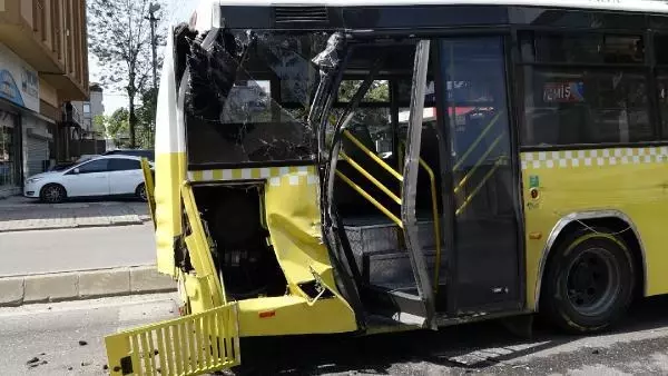Ümraniye'de kamyonla özel halk otobüsü çarpıştı