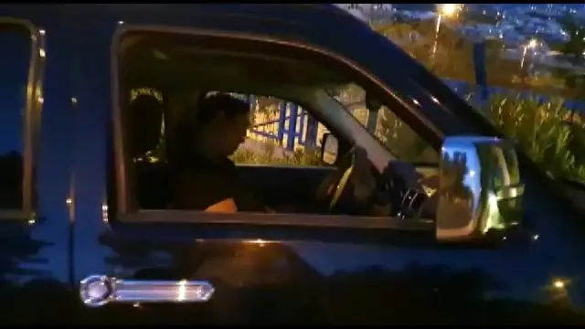 Yoldan çıktı, direksiyonda uyuyakaldı